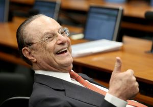 Maluf escala 6 advogados para evitar cassação