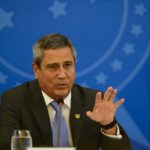 Preso, Braga Netto sente falta do futevôlei em Copacabana