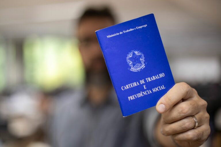 Governo do Rio anuncia mais de 3 mil vagas de emprego no Estado