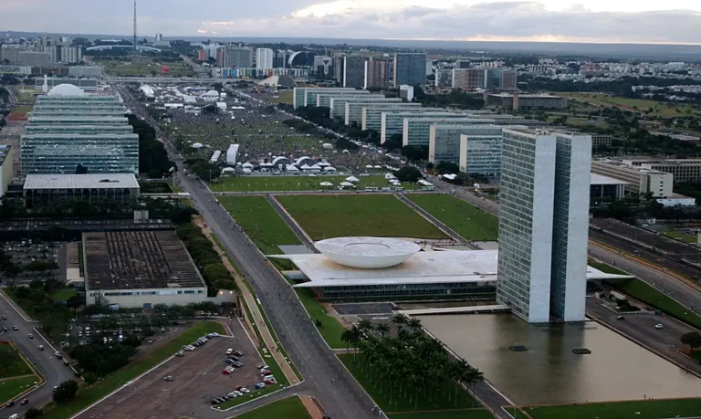 Roteiros da Cidadania oferece visitas a monumentos para estudantes no DF