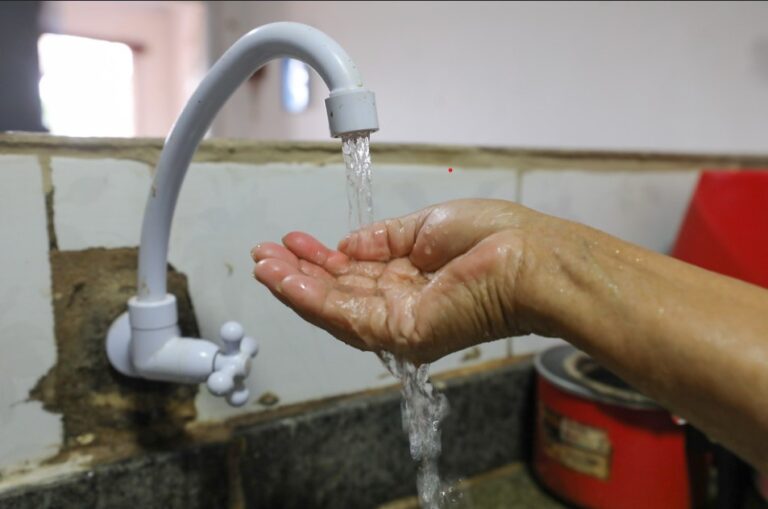 GDF investe R$ 14,5 mi e atende 36 mil pessoas pelo projeto Água Legal