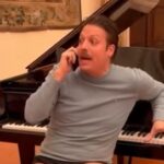 Que História é Essa, Porchat? De cueca, vídeo do ator vai derrubar embaixador em Roma