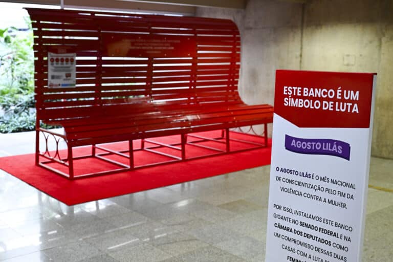 SESI Lab recebe o projeto “Banco Vermelho” em mobilização contra o feminicídio