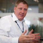 CEO da Azul reage à perda de pilotos e diz que LATAM “ajuda o inimigo”