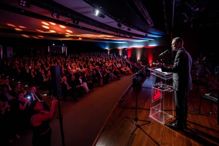 Festa de 50 anos do Grupo Paulo Octávio contou com nomes dos três Poderes