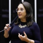 Podemos, que fechou com Flávio, agora acena para Lula